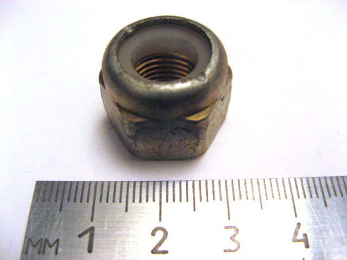 Гайка М12х1,25 с нейлон. кольцом(20) Гайка М12х1,25 с нейлон. кольцом(20)
